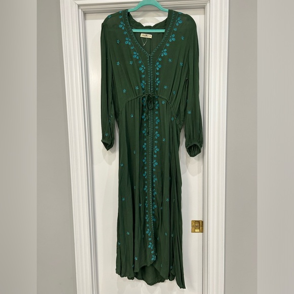 NATURAL LIFE Dresses & Skirts - Natural life NWOT green maxi dress, tie waist and embroidered flowers. Size M.